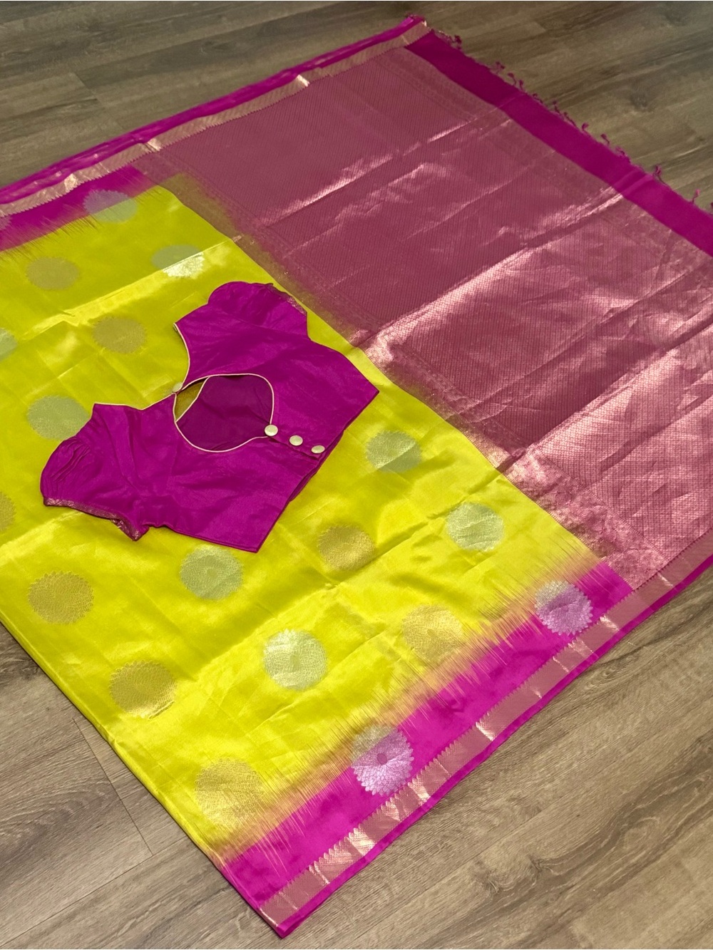 Womens gadwal silk saree